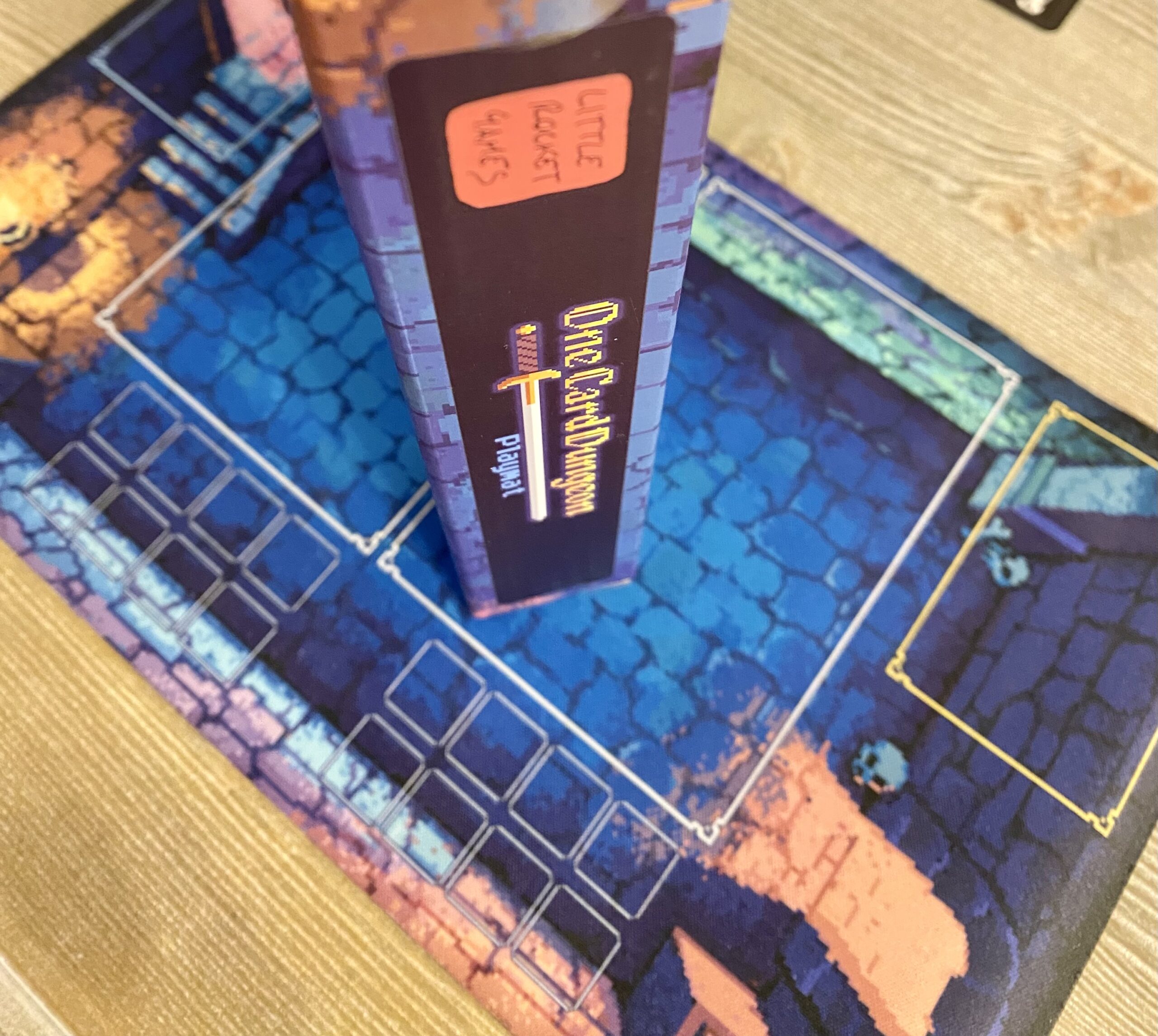little-rocket-games-one-card-dungeon-tapis-officiel-300x180-n-opr-ne image 4