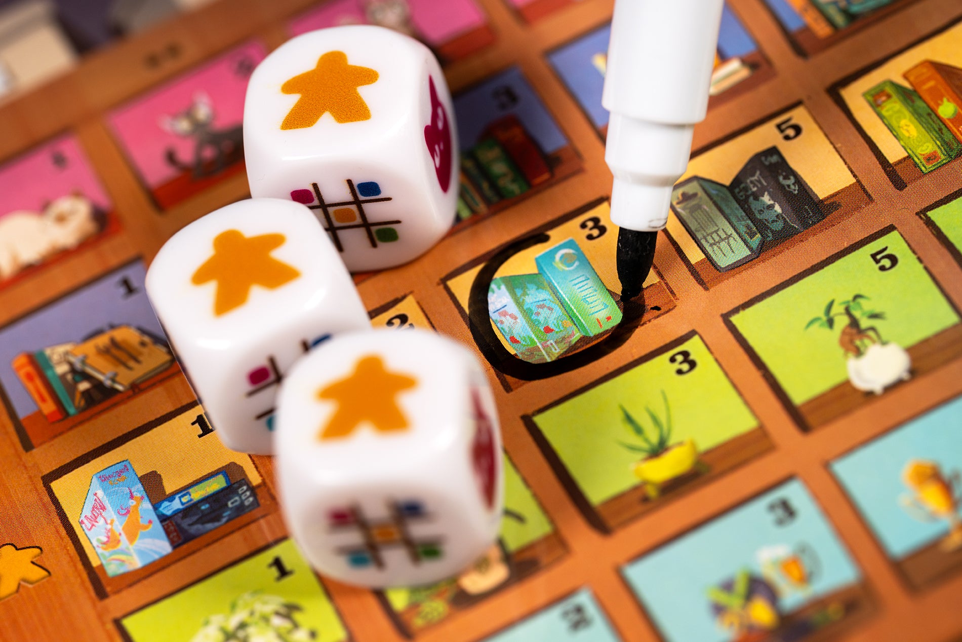 cranio-creations-my-shelfie-the-dice-game-jeu-de-d-s-famille image 5