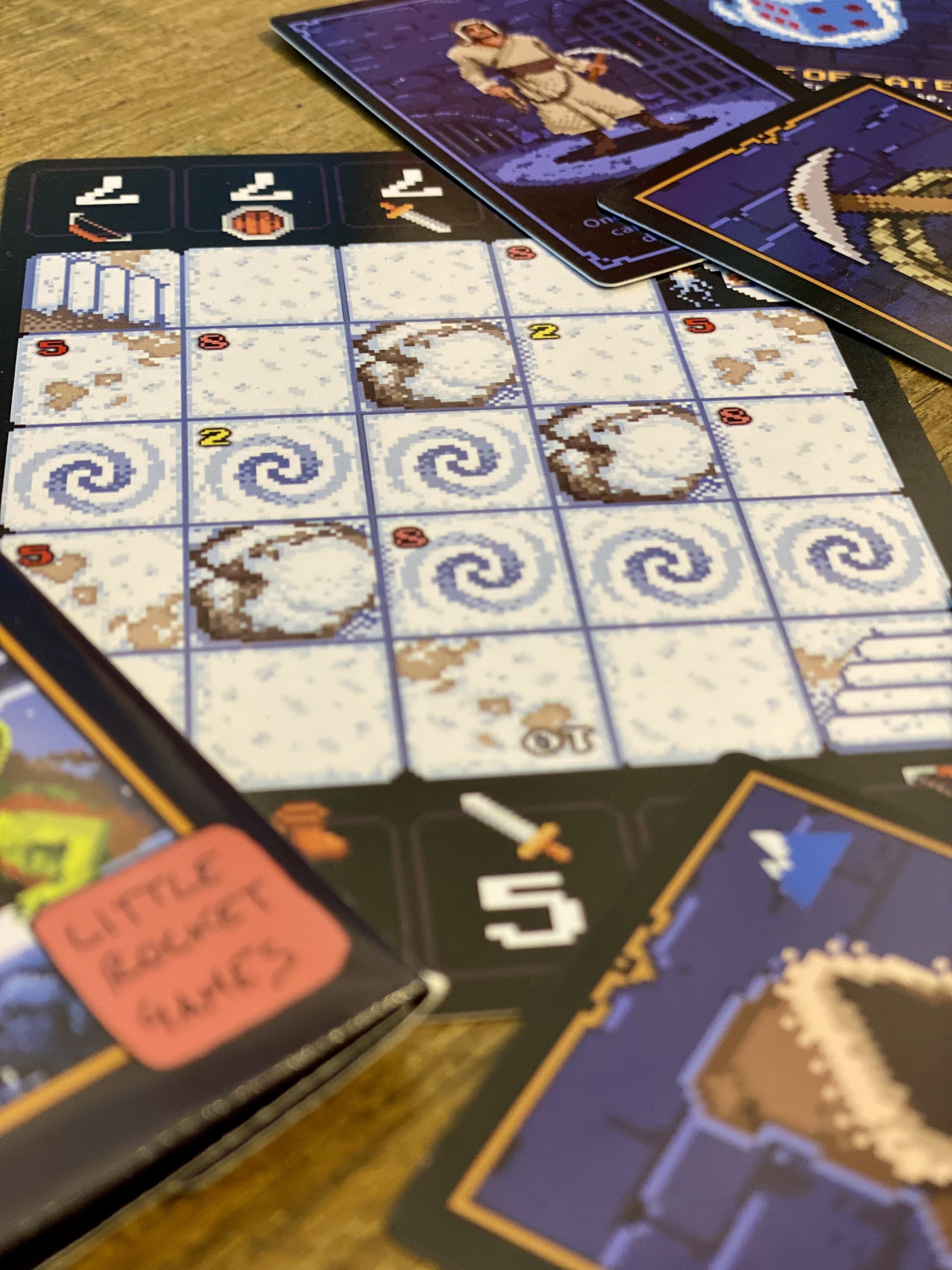 little-rocket-one-card-dungeon-eternal-peak-extension-jeu-solo image 3