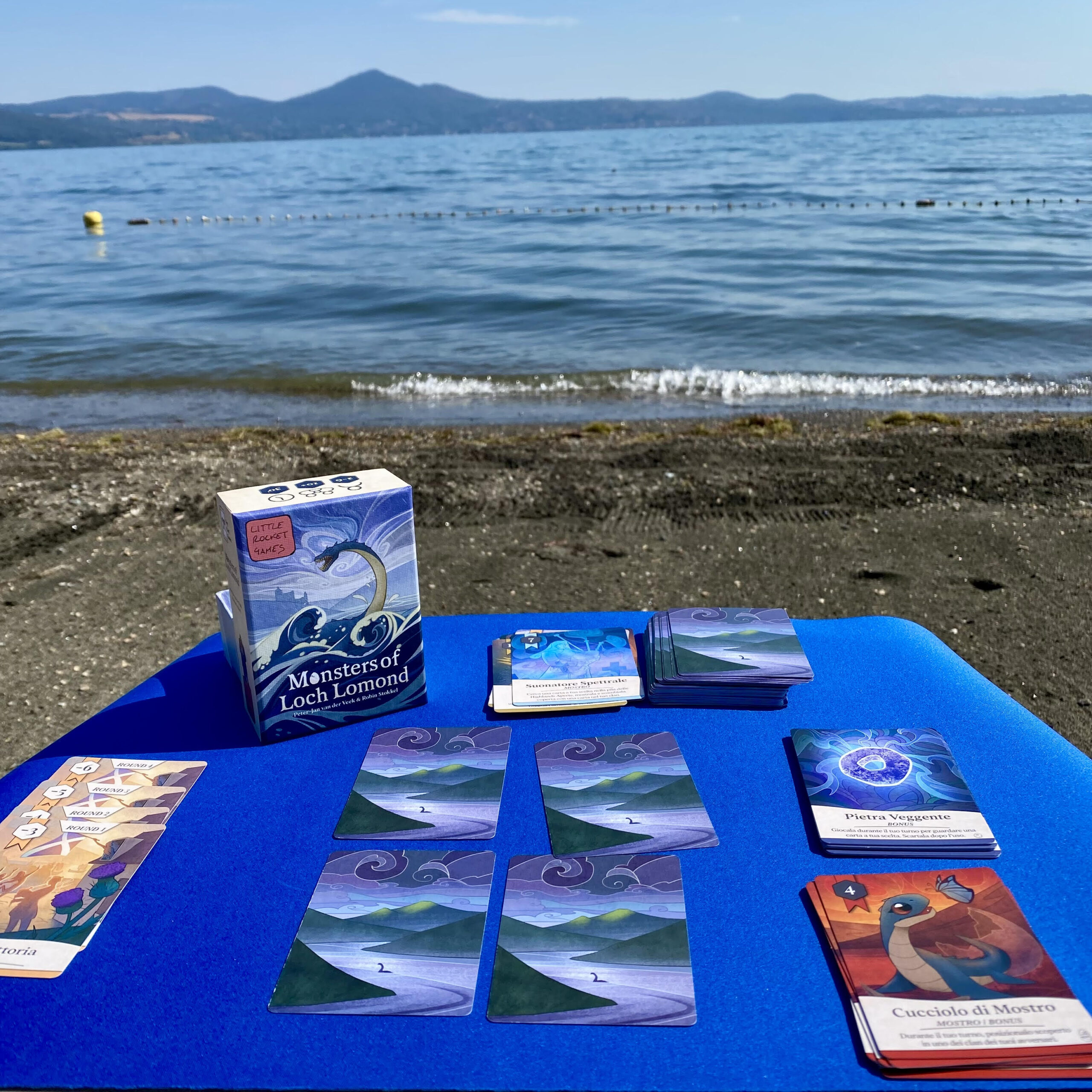 little-rocket-games-blue-collection-monsters-of-loch-lomond-jeu-cartes image 7