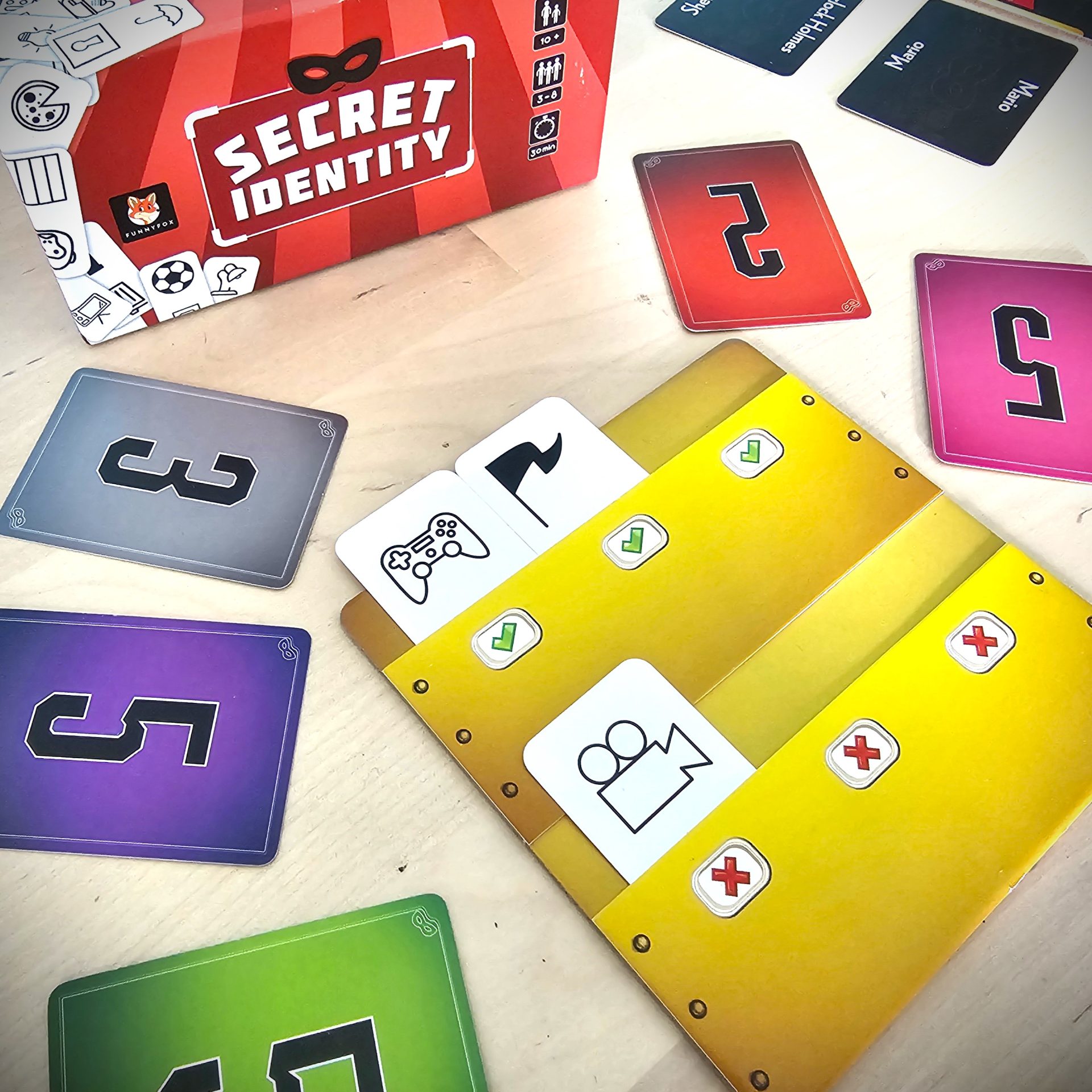 little-rocket-games-secret-identity-nuova-versione-jeu-de-d-duction image 3